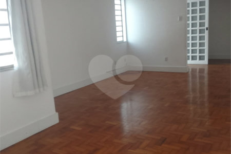Casa à venda com 3 quartos, sendo 1 suíte, no Centro, Mogi das Cruzes, SP