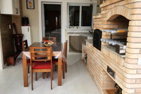 Casa à venda com 4 suítes no condomínio Pedra Grande, Atibaia - SP