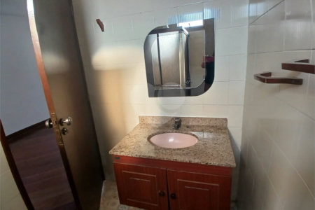 Casa à venda com 4 quartos, sendo 2 suítes, em Vila Gustavo, São Paulo, SP