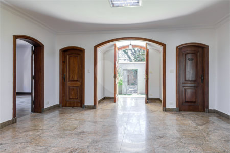 Casa à venda com 5 quartos, sendo 3 suítes, em Alto da Boa Vista, São Paulo, SP