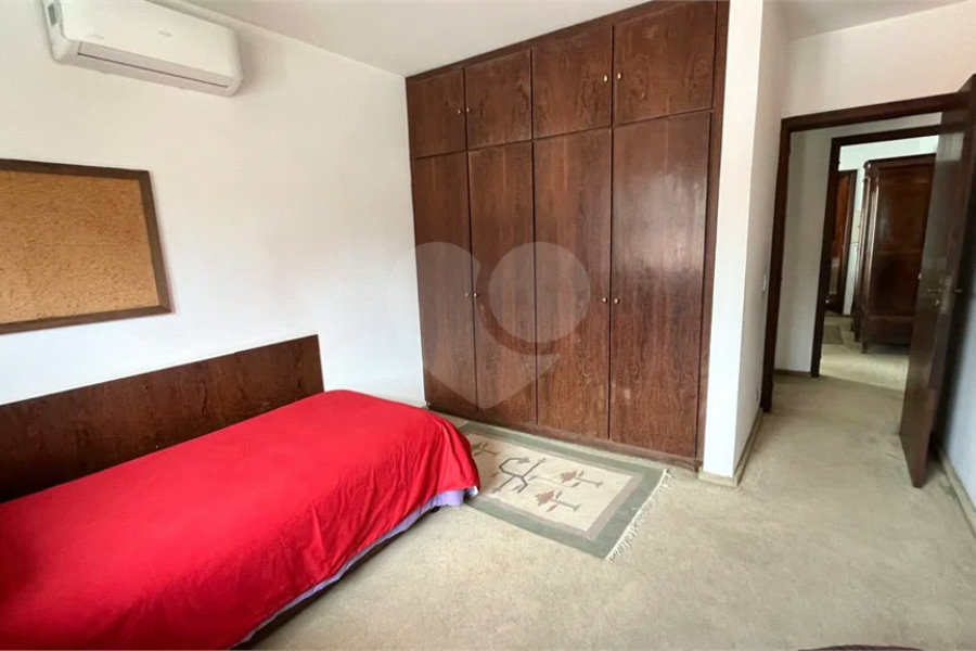 Casa à venda com 4 quartos, sendo 2 suítes, em Morumbi, São Paulo, SP