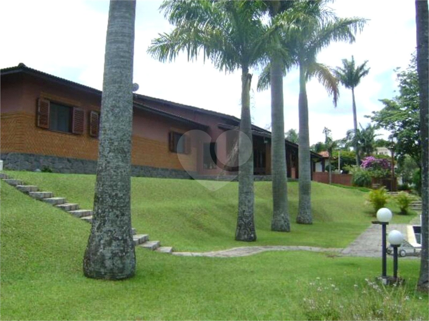 Casa à venda com 5 quartos, sendo 3 suítes, no condomínio Estância Marambaia, Vinhedo - SP