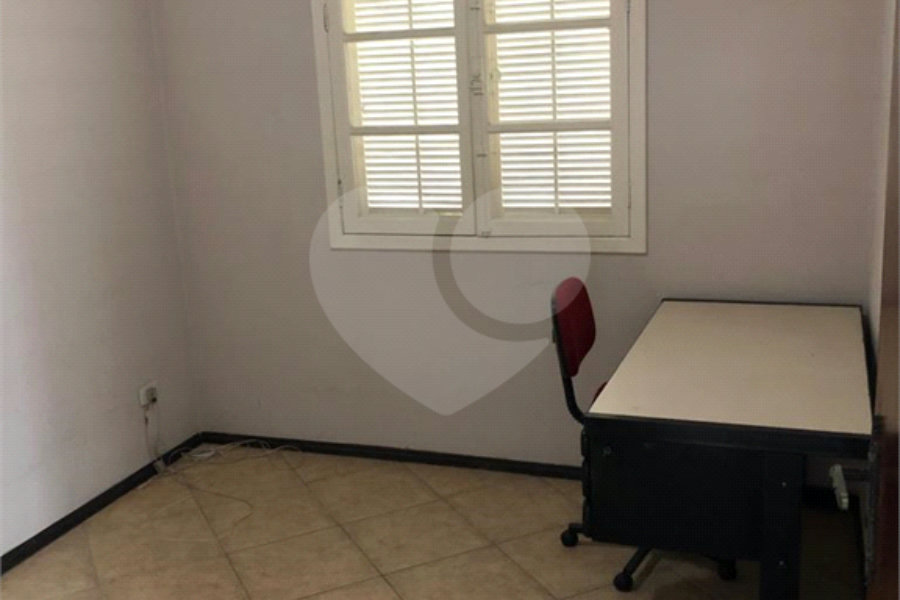 Casa à venda com 3 quartos, sendo 1 suíte, no condomínio Jardim das Pedras, São Paulo - SP