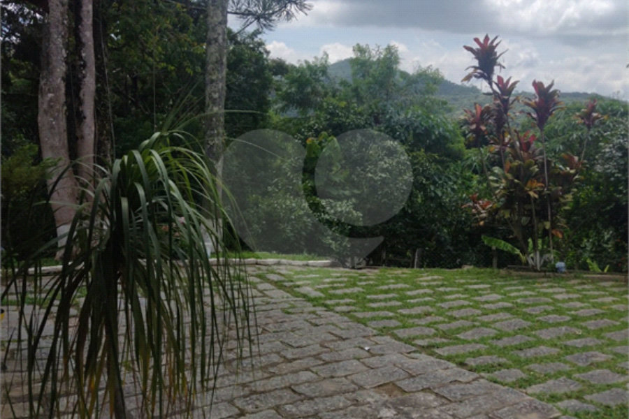 Casa à venda com 4 quartos, sendo 2 suítes,  no condomínio Cinco Lagos, Mairiporã - SP