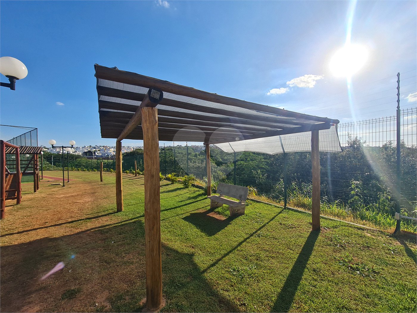 Casa à venda com 3 quartos, sendo 1 suíte, no condomínio Horto Florestal Villagio, Sorocaba - SP