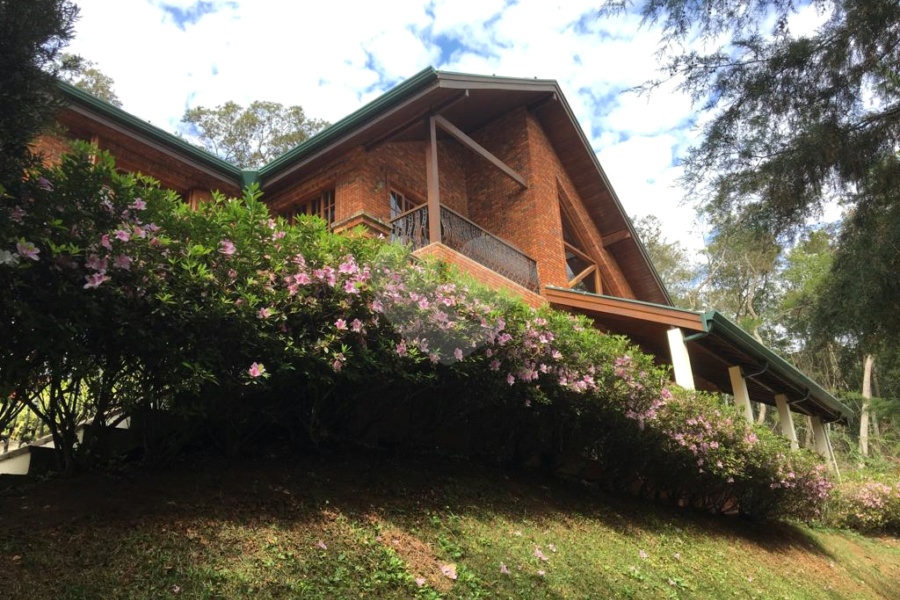 Casa à venda com 5 quartos, sendo 4 suítes,  no condomínio Cantareira, Mairiporã - SP