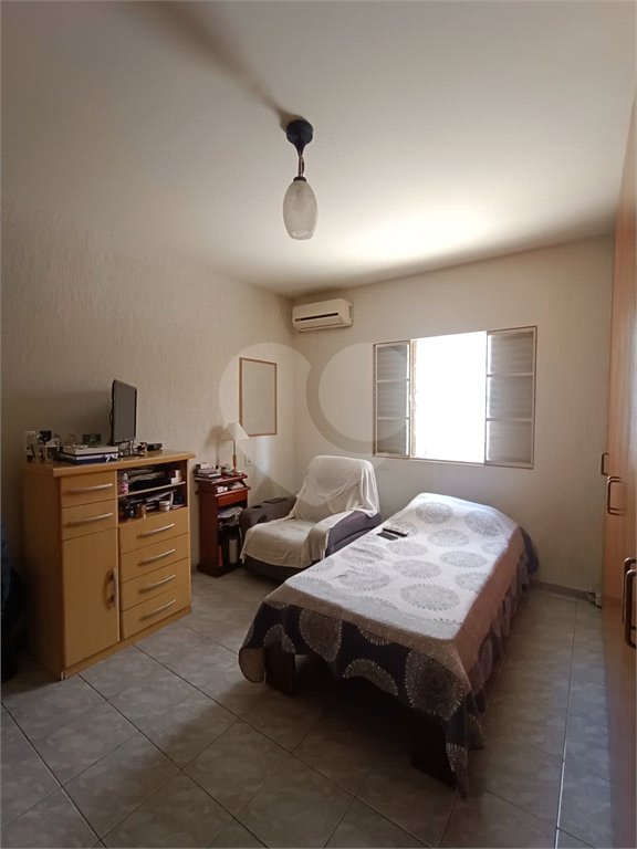 Casa à venda com 4 quartos, sendo 1 suíte,  em Jardim Armênia, Mogi das Cruzes, SP