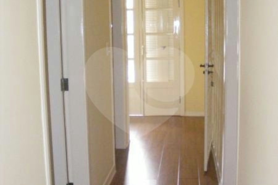 Sobrado à venda com 3 quartos, sendo 2 suítes, em Vila Paulicéia, São Paulo, SP