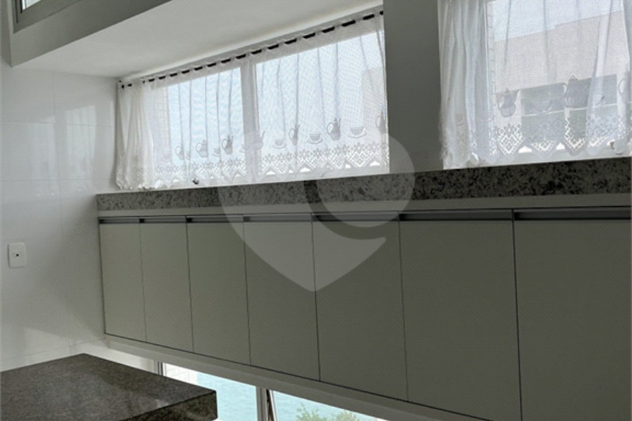 Apartamento à venda ou para alugar com 3 quartos, sendo 1 suíte, em Enseada, Guarujá, SP