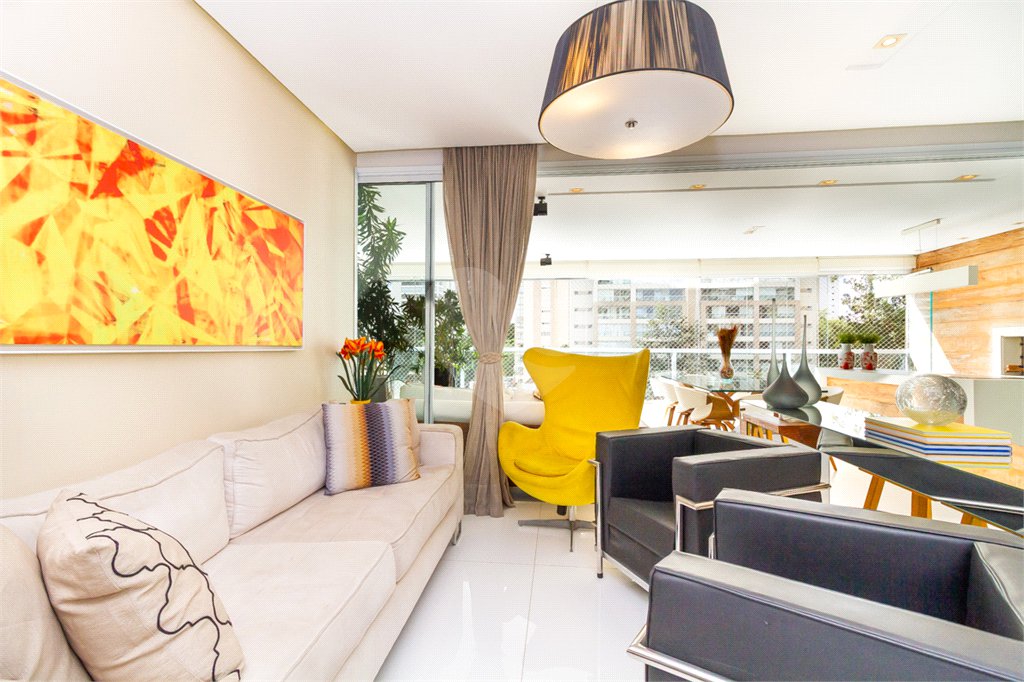 Apartamento de Alto Padrão no Campo Belo para venda com porteira fechada, com 4 dormitórios suítes e 4 vagas com lazer de club.