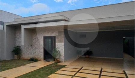 Casa à venda com 2 suítes no Centro, Ponta Porã, MS