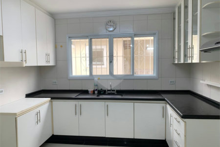 Sobrado à venda com 4 quartos, sendo 1 suíte, em Vila Campo Grande, São Paulo, SP