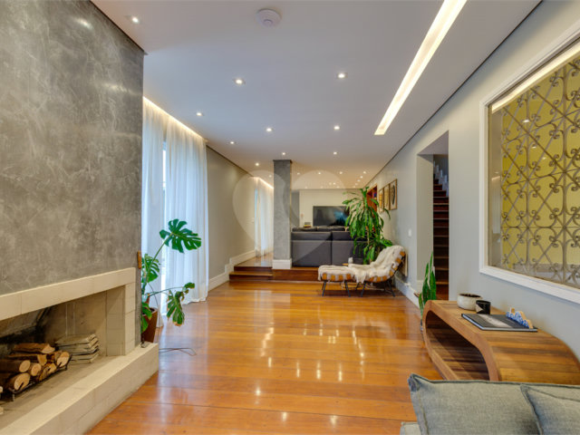 Casa Térrea à venda com 4 suítes em Jardim Marajoara, São Paulo, SP
