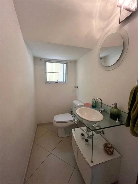 Sobrado à venda com 4 quartos, sendo 1 suíte, em Vila Cordeiro, São Paulo, SP