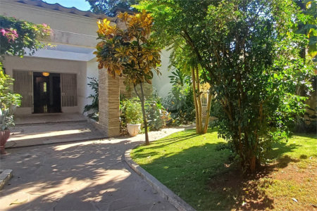 Casa Térrea à venda com 4 quartos, sendo 1 suíte,  em Brooklin Velho, São Paulo, SP