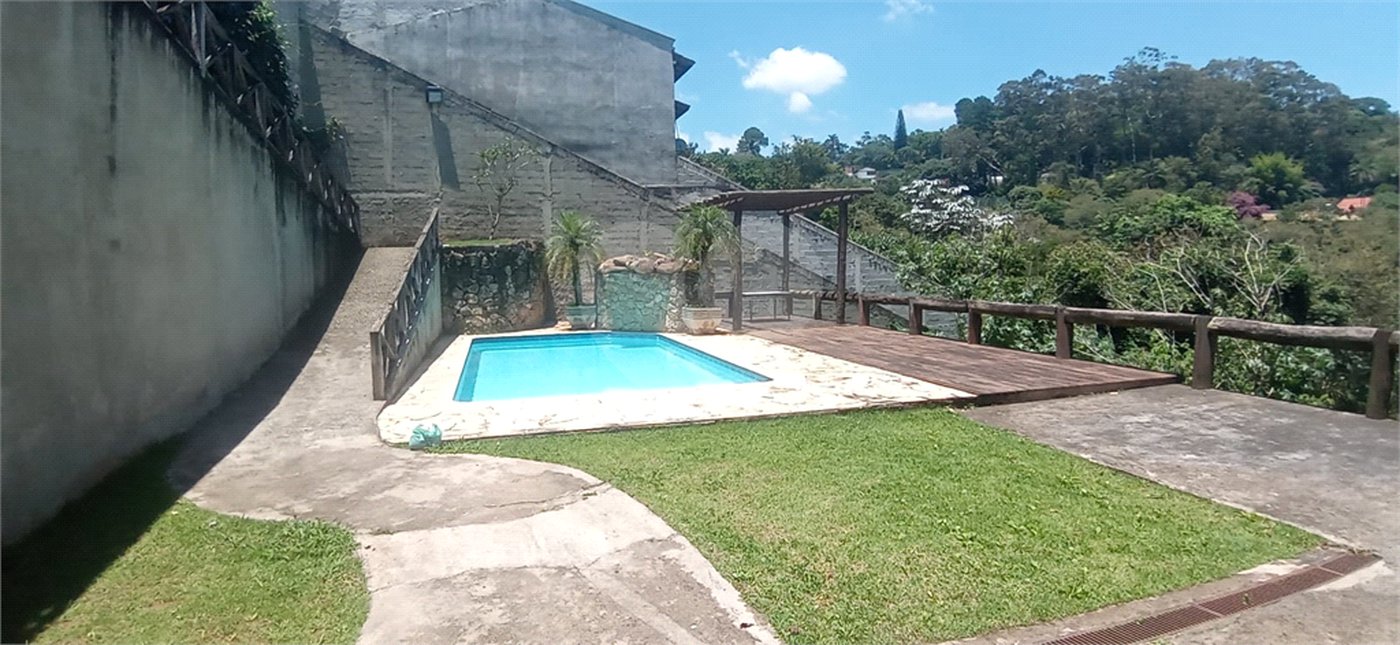 Casa à venda com 5 quartos, sendo 1 suíte, em Roseira, Mairiporã, SP