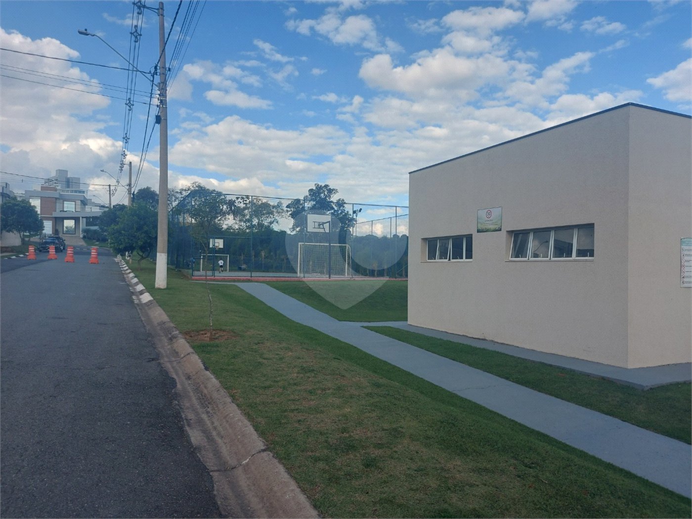 Casa à venda com 3 quartos, sendo 1 suíte,  no condomínio Gardenville, Itu - SP