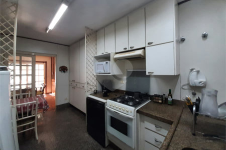 Casa à venda ou para alugar com 3 quartos, sendo 2 suítes, no condomínio Chácara das Rosas, São Paulo - SP