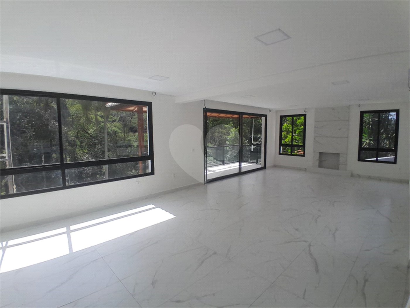 Casa à venda ou para alugar com 3 suítes no condomínio Sausalito, Mairiporã - SP
