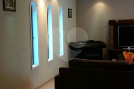 Sobrado à venda ou para alugar com 4 quartos, sendo 1 suíte, em Vila Butantã, São Paulo, SP