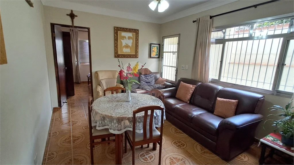 Casa Assobradada à venda | 209 m² | 3 dormitórios | Edícula | 3 vagas na Parada Inglesa!
