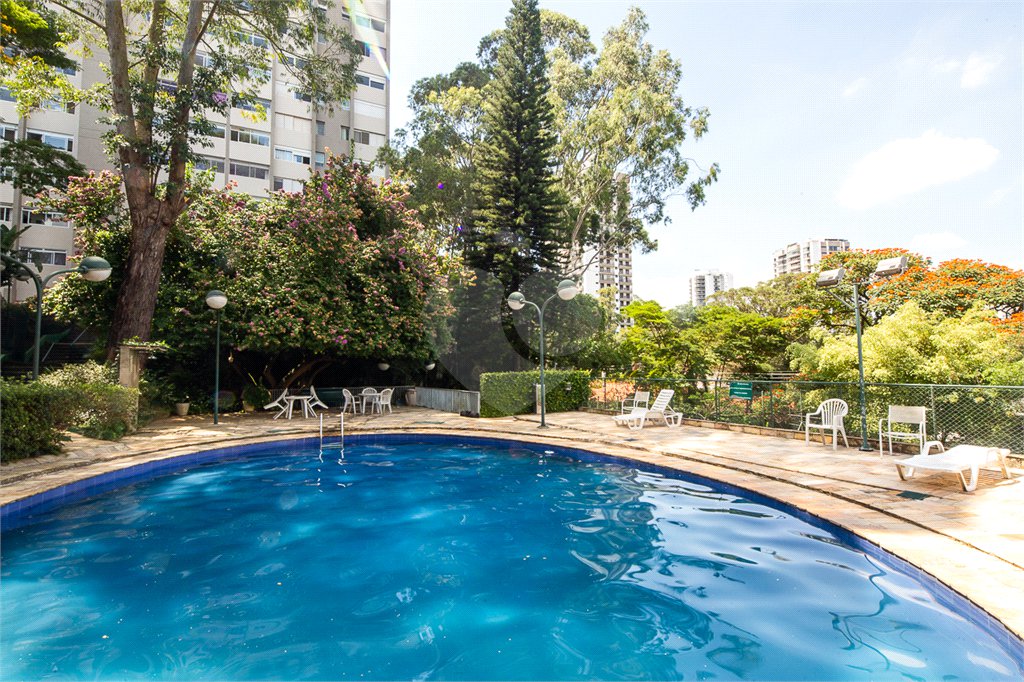 Apartamento à venda com 3 quartos, sendo 2 suítes,  em Alto da Boa Vista, São Paulo, SP