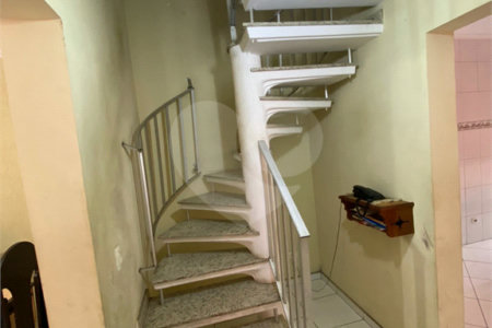 Sobrado à venda com 3 quartos, sendo 1 suíte, em Jardim dos Ipês, Suzano, SP
