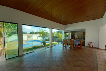 Casa à venda com 4 quartos, sendo 1 suíte, no condomínio Vale do Itamaracá, Valinhos - SP