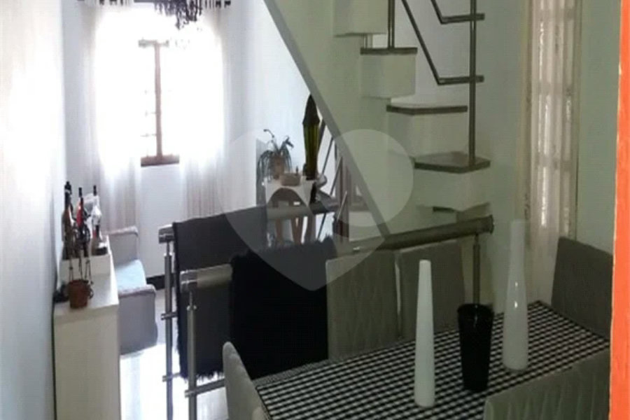 Sobrado à venda com 4 quartos, sendo 3 suítes, em Vila Irmãos Arnoni, São Paulo, SP