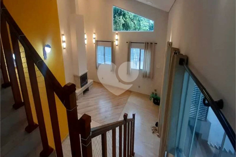 Casa à venda com 3 quartos, sendo 1 suíte, no condomínio Jardim da Montanha I, Mairiporã - SP