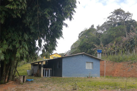 Sítio à venda com 5 quartos, sendo 1 suíte,  em Área Rural de Tapiraí, Tapiraí, SP