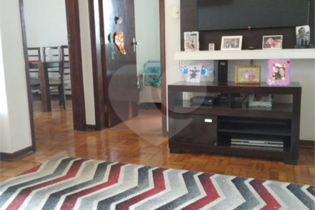 Casa Térrea com 3 dormitórios.