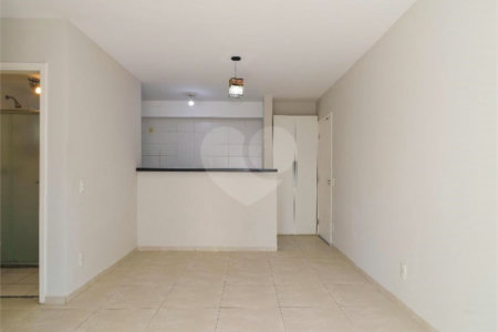 Apartamento à venda com 3 quartos, sendo 1 suíte, em Parque Reboucas, São Paulo, SP