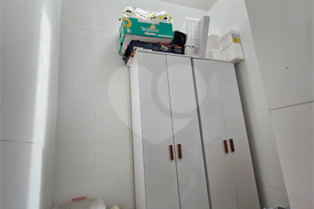 Casa à venda com 4 quartos, sendo 1 suíte,  no condomínio Jardim Shangri-lá, Atibaia - SP