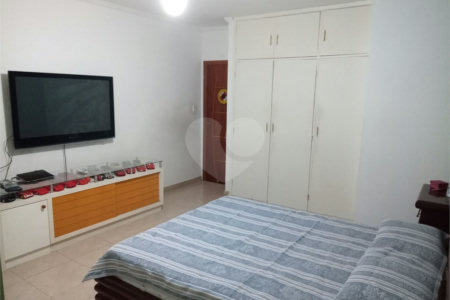 Sobrado à venda com 3 quartos, sendo 1 suíte,  em Vila Brasílio Machado, São Paulo, SP