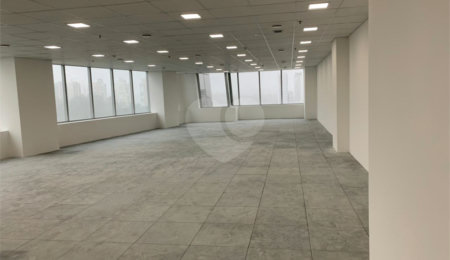 Sala à venda em Várzea de Baixo, São Paulo, SP