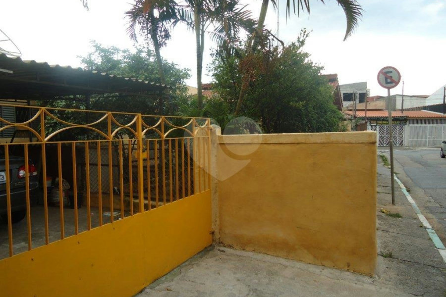 Casa à venda com 4 quartos, sendo 1 suíte, no condomínio Predio Comercial, São Paulo - SP