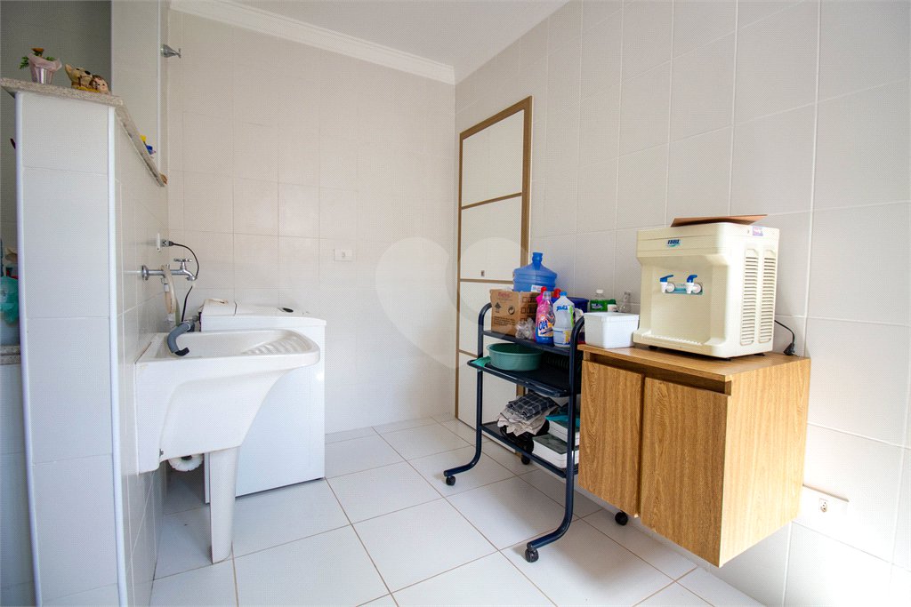 Sobrado à venda com 4 quartos, sendo 3 suítes,  no Centro, São Roque, SP