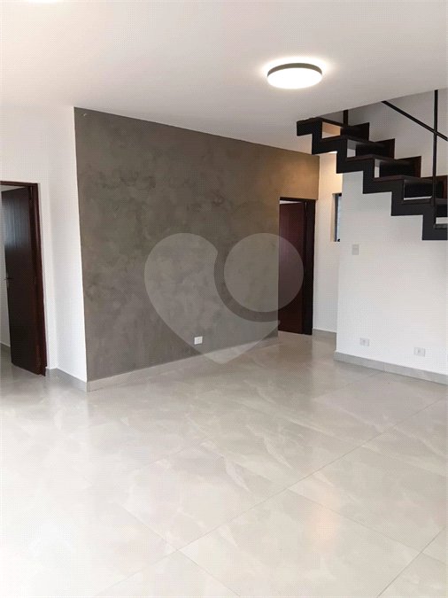 Sobrado para alugar com 2 quartos, sendo 1 suíte, no Centro, São Roque, SP