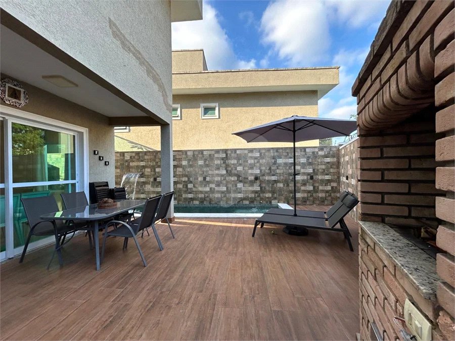 Casa à venda com 4 suítes no condomínio Residencial Jabuticabeiras, São Paulo - SP