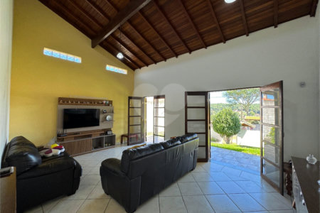 Chácara à venda com 3 quartos, sendo 1 suíte, em Pavão (canguera), São Roque, SP