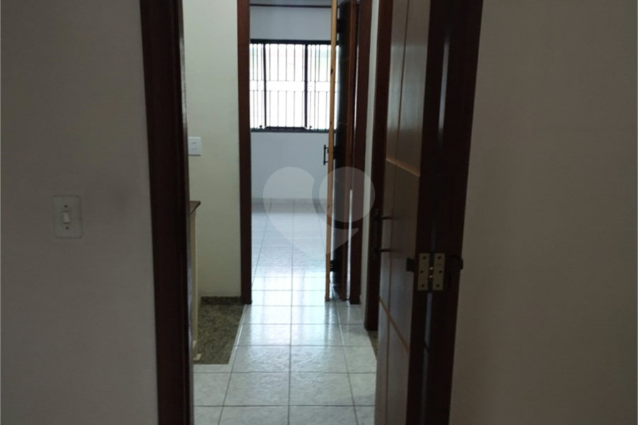 Casa à venda com 3 quartos, sendo 1 suíte, no condomínio Residencial Jardim das Palmas, São Paulo - SP