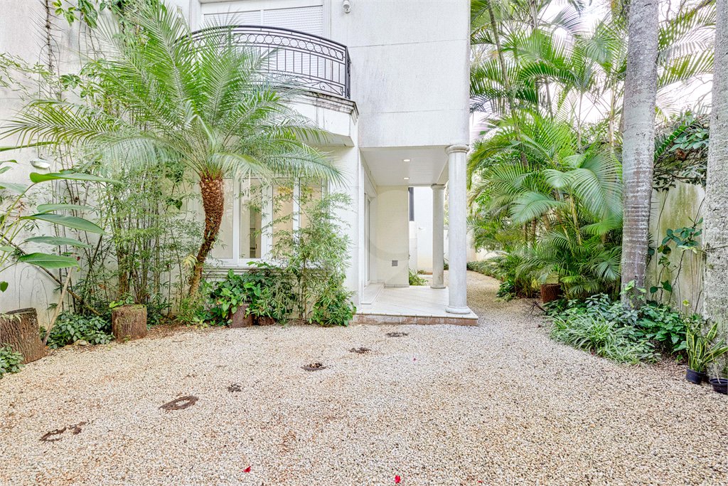Casa à venda com 4 suítes no condomínio Solar Andaluz, São Paulo - SP