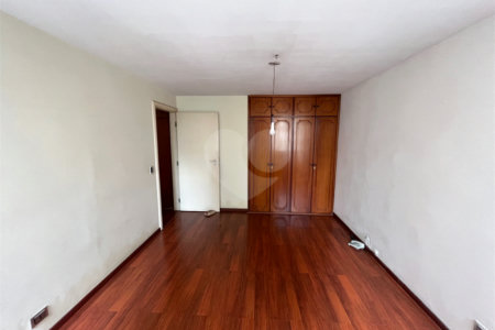 Apartamento à venda com 3 quartos, sendo 1 suíte, em Itaim Bibi, São Paulo, SP
