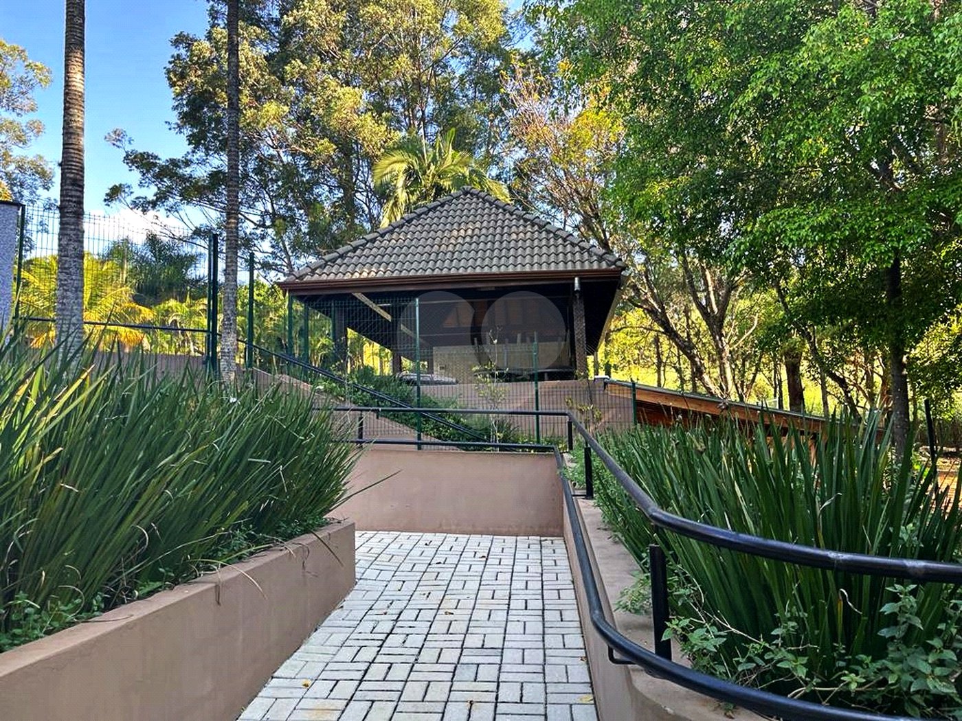 Casa à venda com 4 quartos, sendo 3 suítes,  no condomínio Terras de Santa Teresa, Itupeva - SP