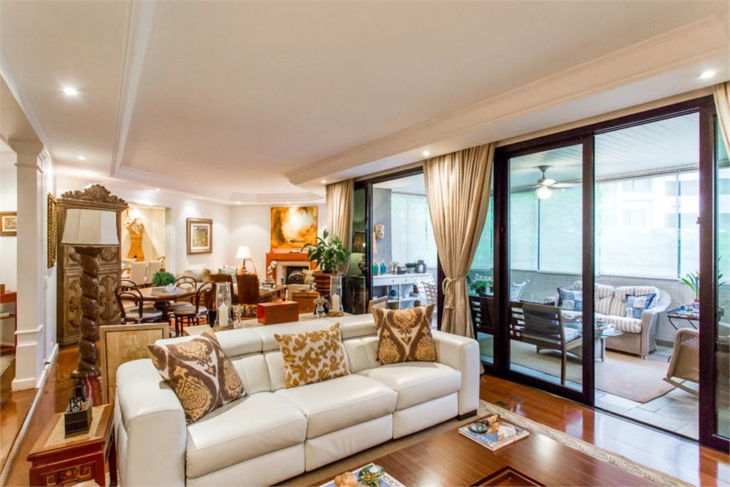 Apartamento à venda com 4 suítes em Real Parque, São Paulo, SP