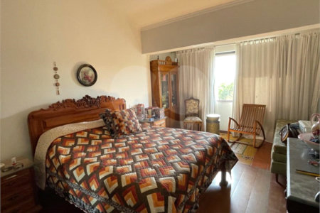 Casa à venda com 9 quartos, sendo 4 suítes, em Condomínio Flamboyant-b, Atibaia, SP