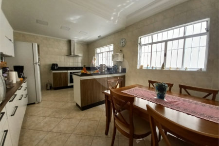 Sobrado à venda com 3 quartos, sendo 1 suíte, em Vila Lúcia, São Paulo, SP