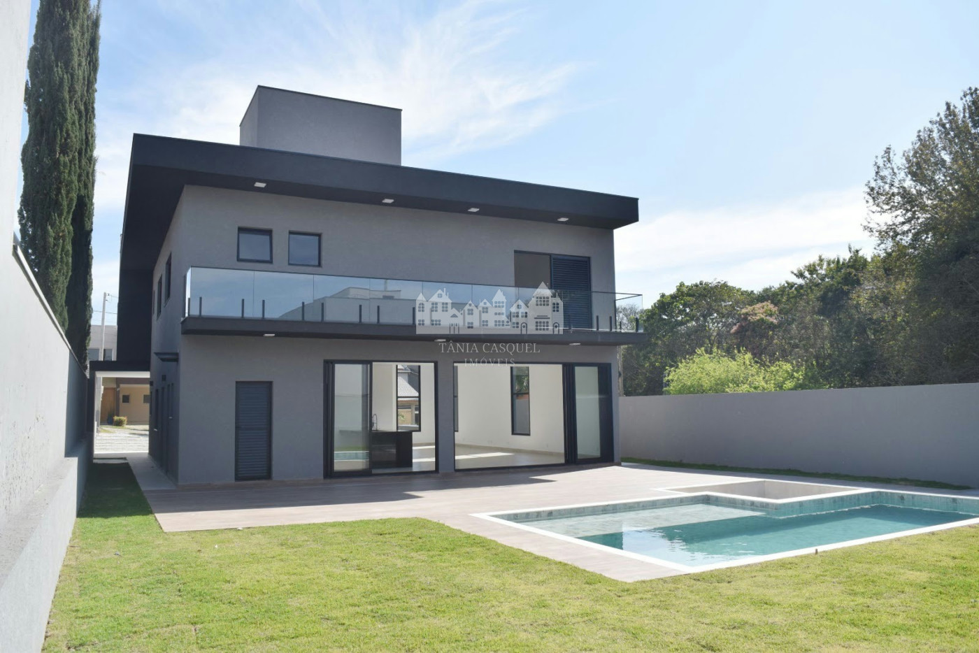 Casa à venda com 4 suítes no condomínio Figueira Garden, Atibaia - SP
