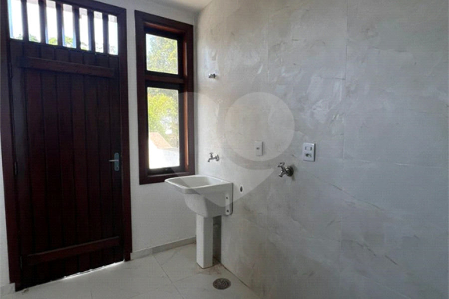 Sobrado à venda ou para alugar com 4 quartos, sendo 3 suítes, em Serra da Cantareira, Mairiporã, SP